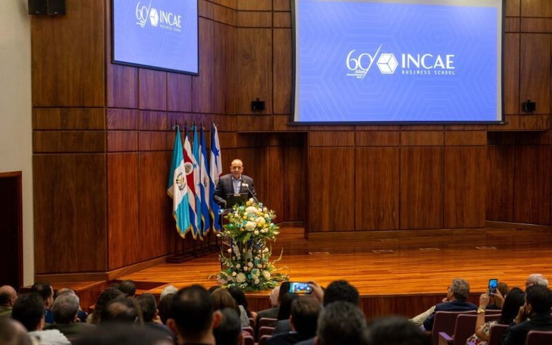 Reconocimiento a Ficohsa por su alianza clave con INCAE